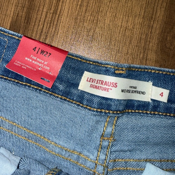 Levi's Women's Medium Blue Straight Jeans - Picture 4 of 5